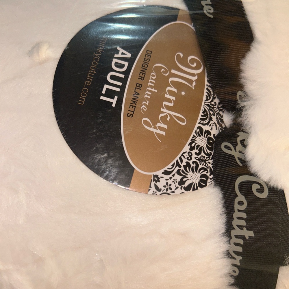 Minky Couture White Blanket. NWT. Fits single/ double bed. - Picture 9 of 11
